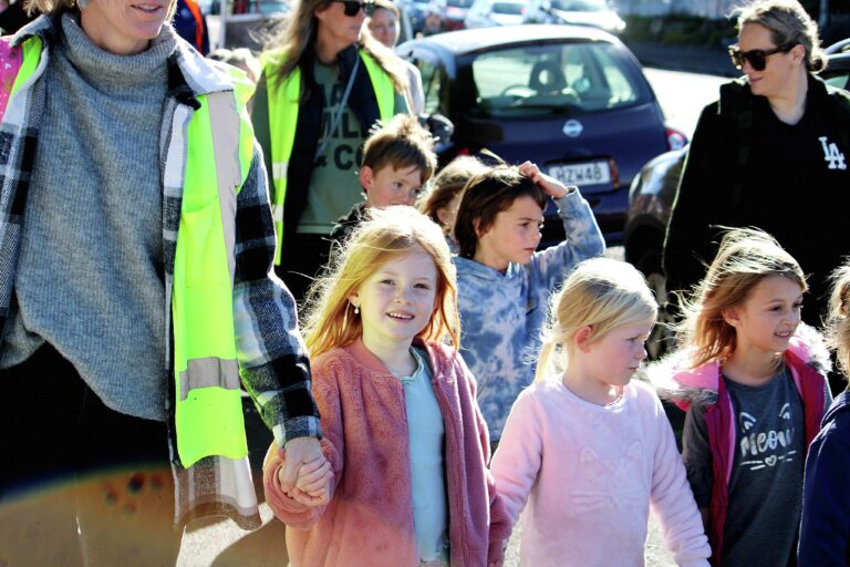 Read more about the article Waihī students take part in hikoi, waiata for Matariki