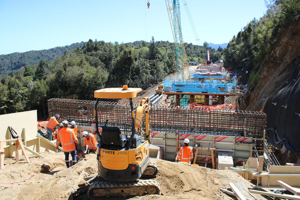 You are currently viewing SH25A Taparahi – first bridge beams arrive on site