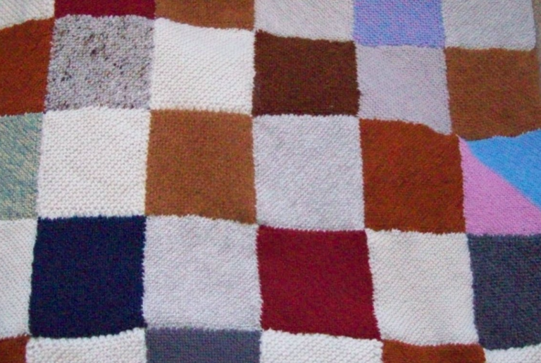 Read more about the article Call for knitters to help make blankets for seniors