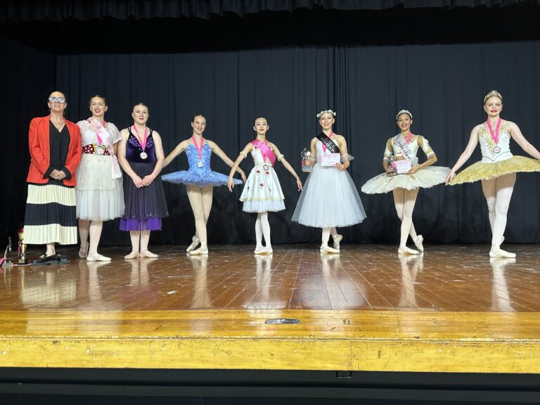 Read more about the article Dancers En Pointe