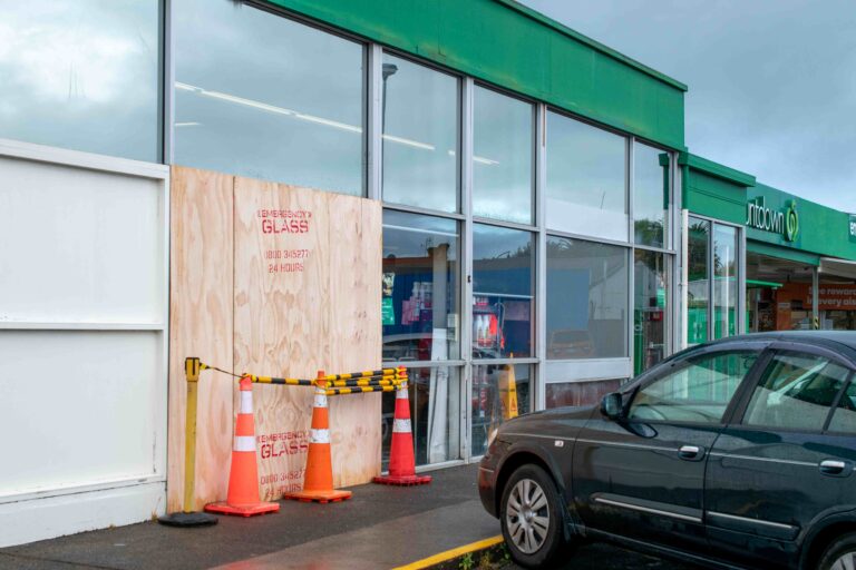 Read more about the article Ram raid, theft at Paeroa supermarket