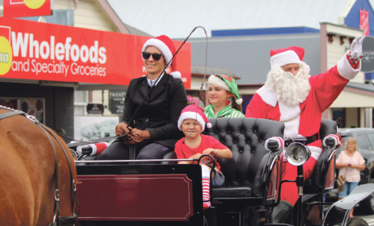 Read more about the article Giving back at Christmas parade