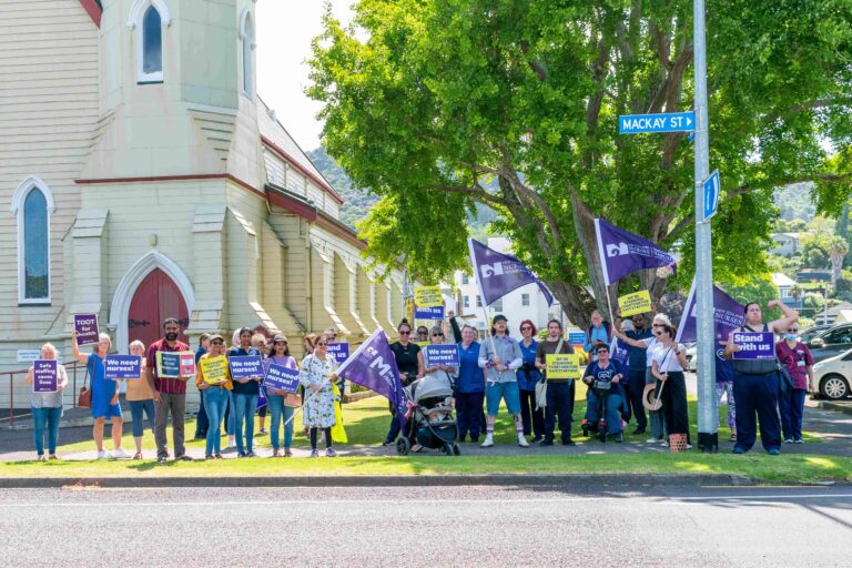 Read more about the article Thames Valley nurses join nationwide strike